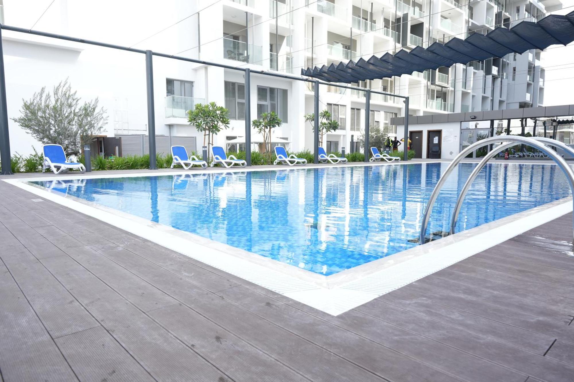 アブダビPoolside Charmアパートメント エクステリア 写真