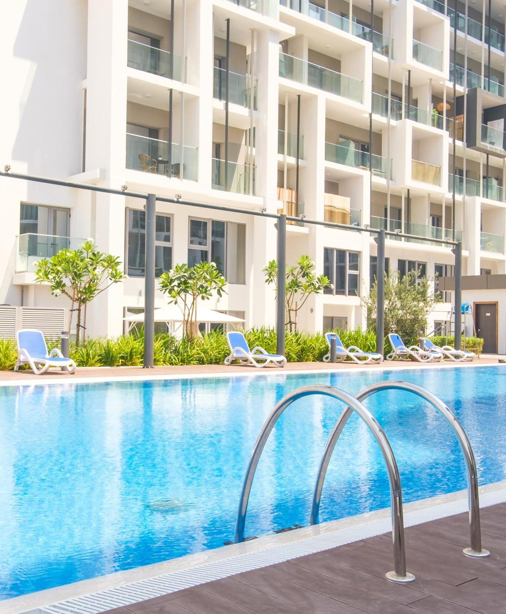 アブダビPoolside Charmアパートメント エクステリア 写真
